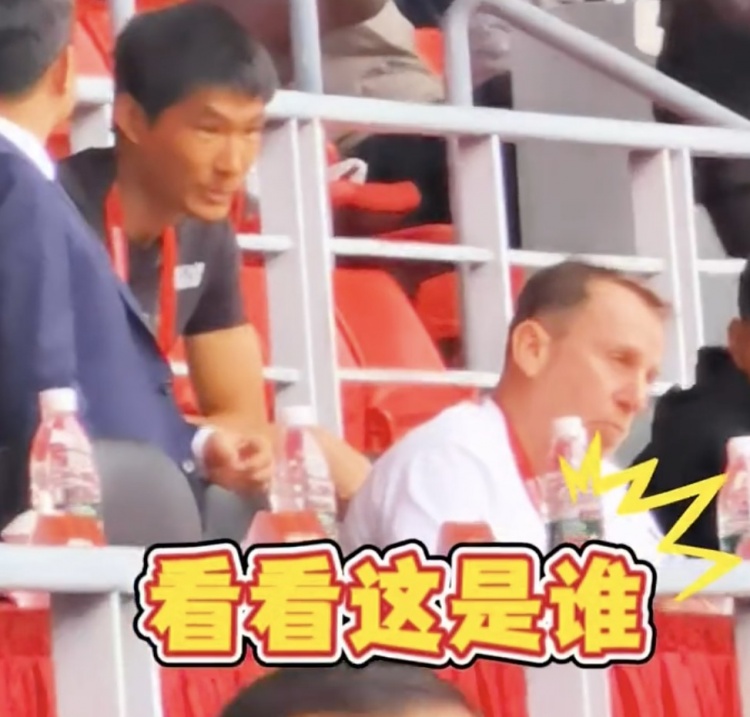 久爾杰維奇現(xiàn)身鹽城，現(xiàn)場(chǎng)觀看中國(guó)U22國(guó)足vs韓國(guó)