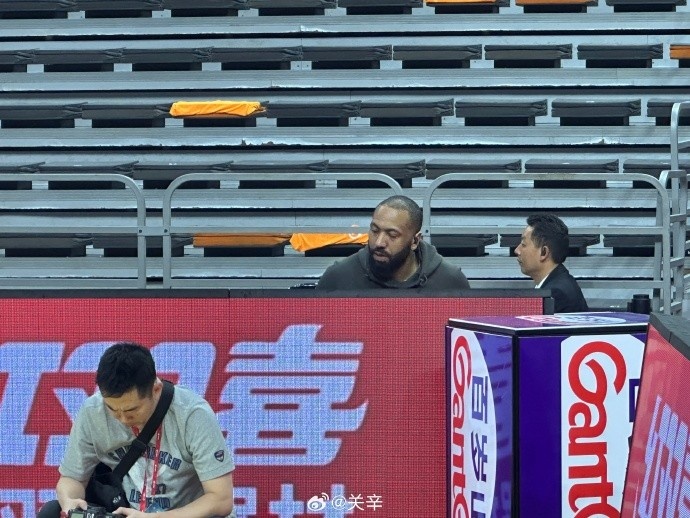 今晚不打？廣東主場迎戰廣廈 吉倫沃特一身便裝現身球館